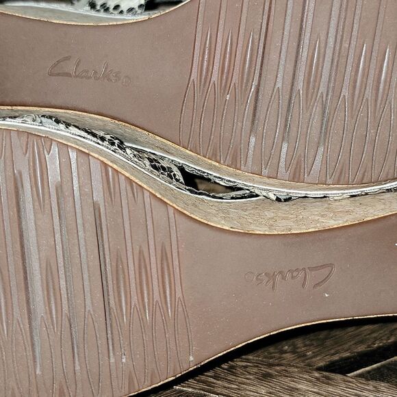 Clarks Womens Annadel Rayna Wedge Heel Sandal Taupe Synthetic Snake Print Size 8 - Picture 8 of 12